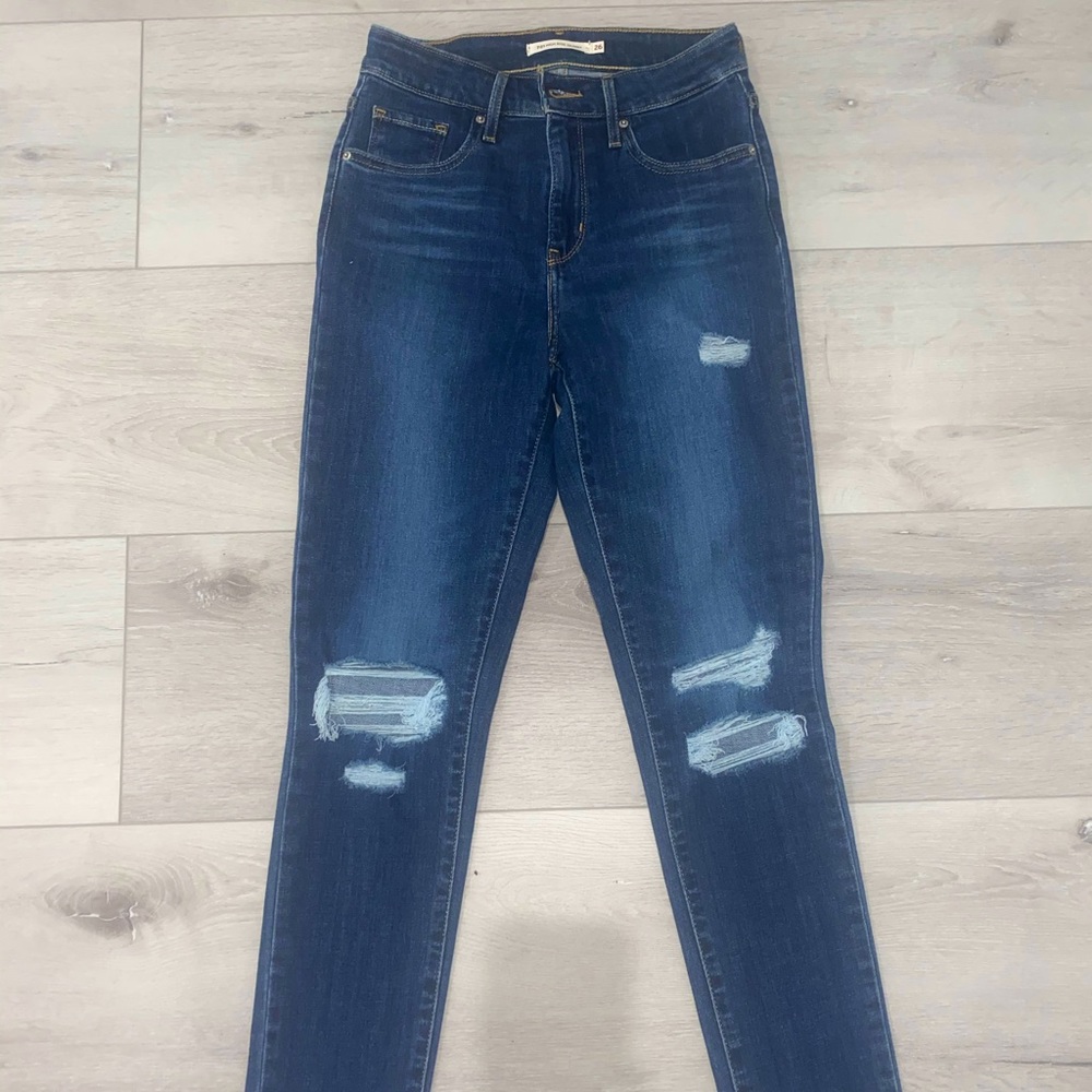 Dark wash Levi high rise skinny jeans